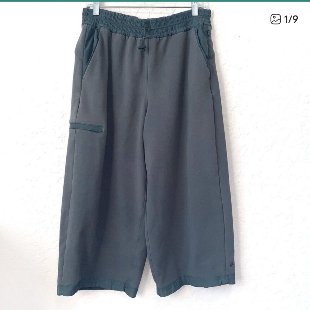 Athleta Triumph Hybrid Wide Leg Crop Pants Womens Large‎ pockets Olive Green